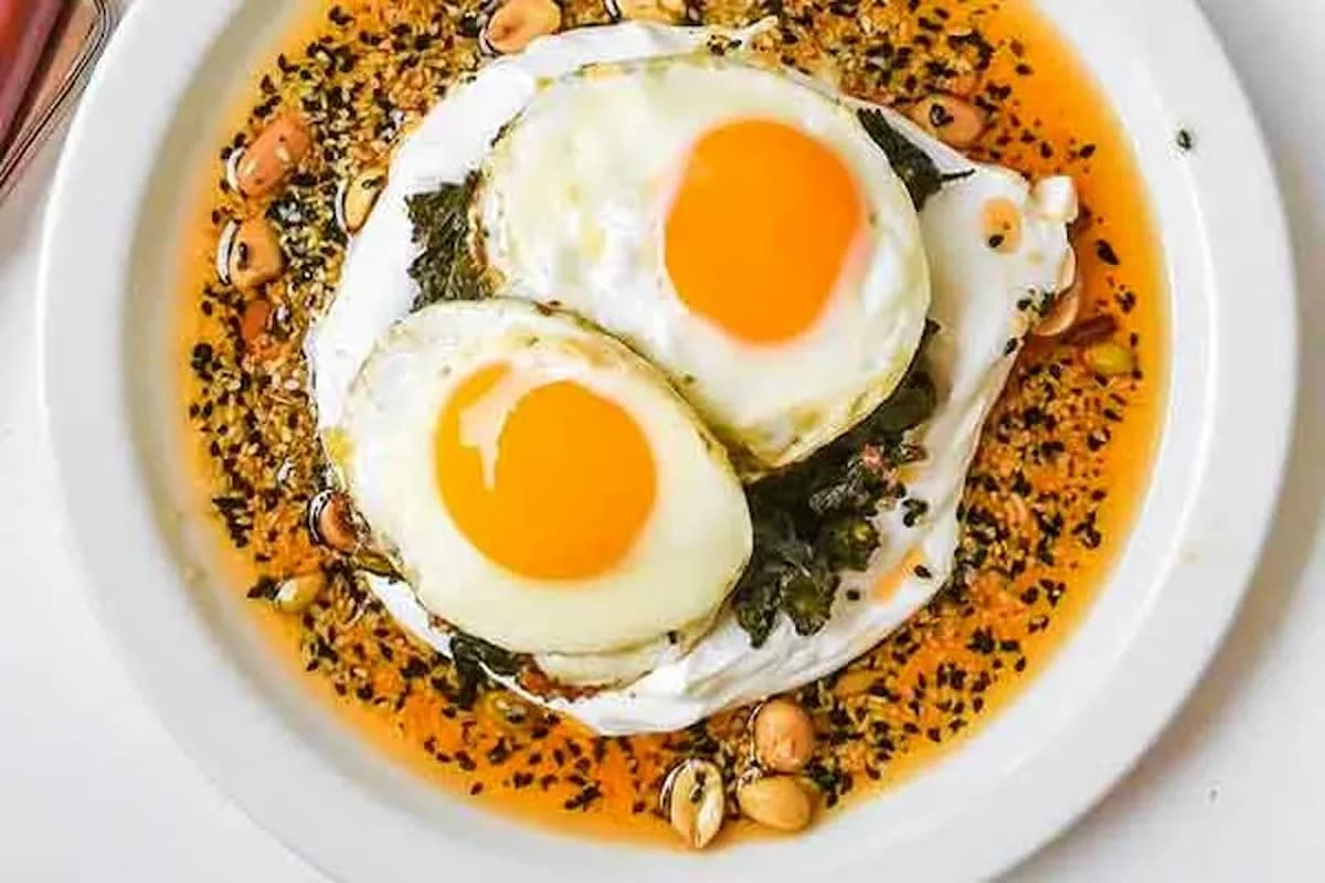 طرز تهیه نیمرو ترکی؛ روش خاص برای پختن تخم مرغ