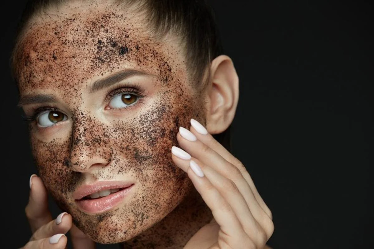 اسکراب پوست: کلید دستیابی به پوستی نرم، شفاف و جوان | اسکراب پوست برای انواع پوست: انتخاب مناسب برای مراقبت بهتر