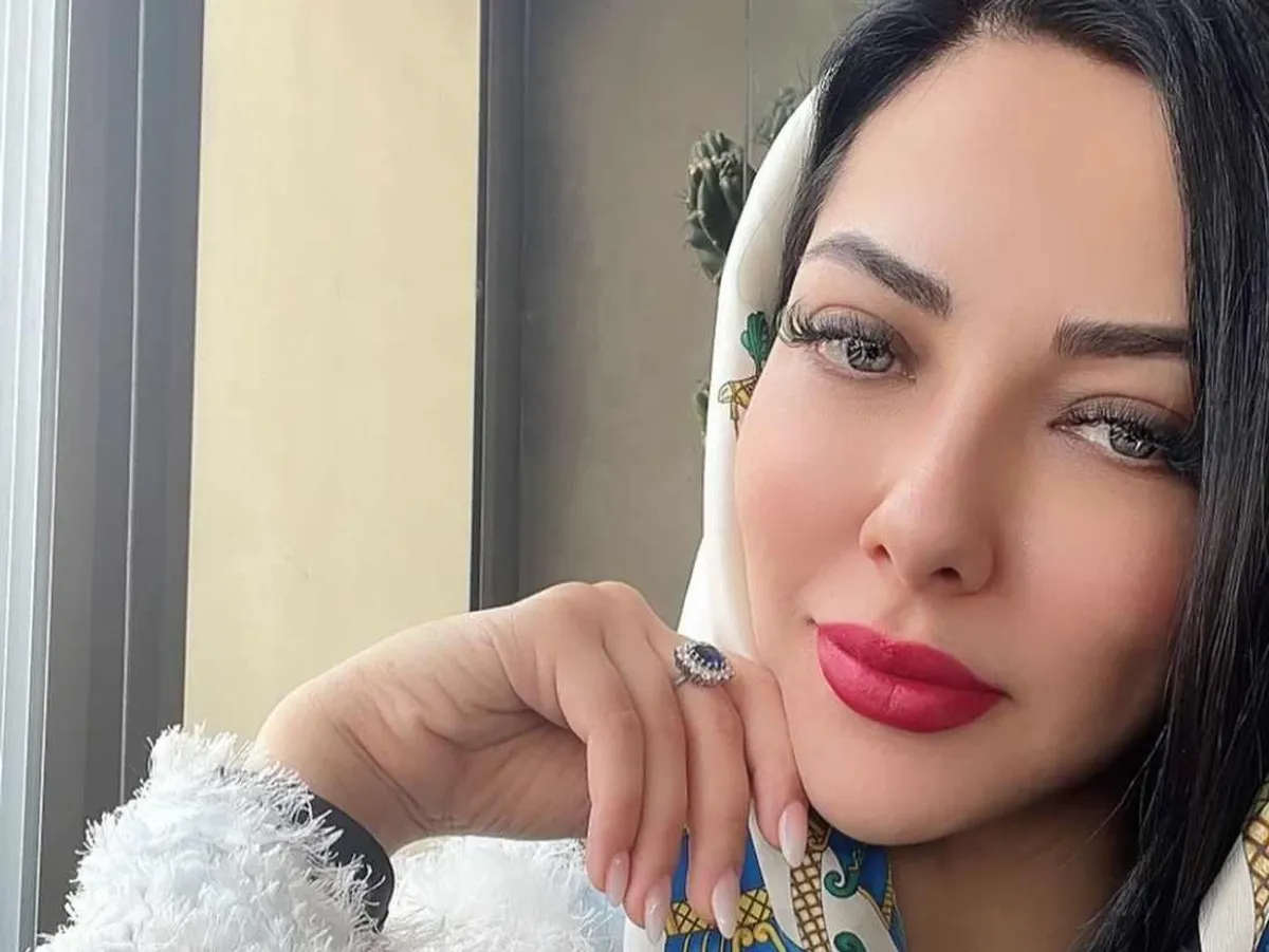 استایل فراموش‌نشدنی لیلا اوتادی با شال قرمز!