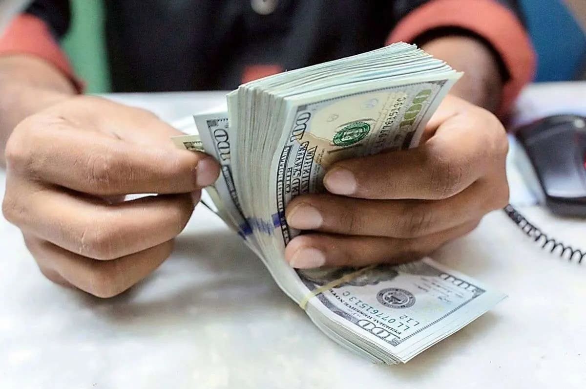 پیش ‌بینی قیمت دلار امروز دوشنبه 14 مهر 1404؛ دلار زیر سایه عرضه سنگین بانک مرکزی