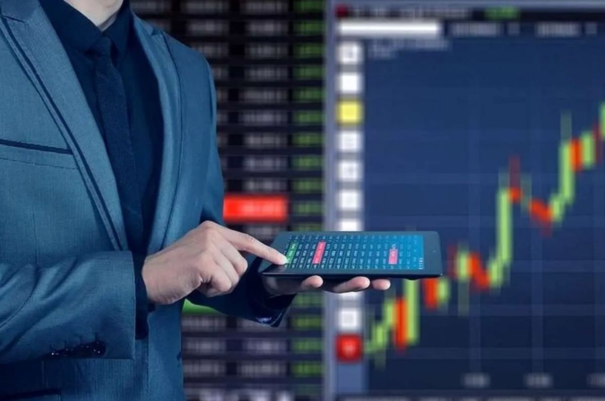 پیش بینی بورس امروز شنبه 12 مهر 1404؛ بازار سهام در مسیر نزولی باقی میماند؟