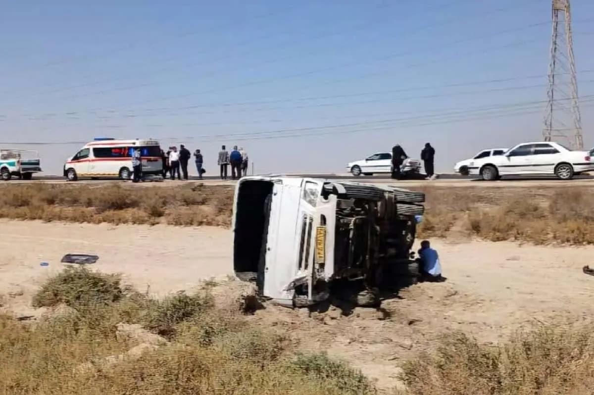 واژگونی مینیبوس در محور آبادان–ماهشهر با 14 مصدوم