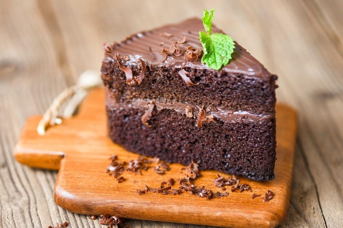 طرز تهیه کیک شکلاتی با گاناش و شکلات