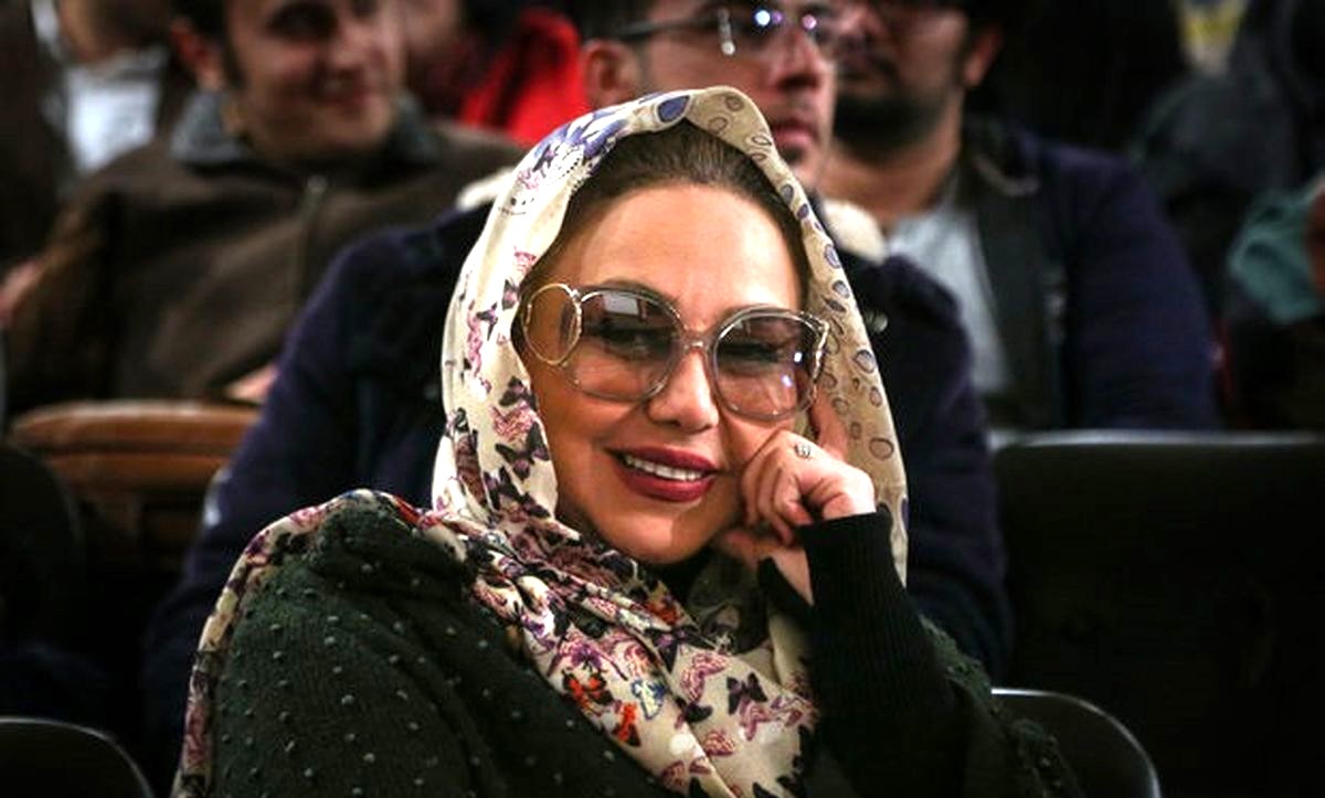 دکوراسیون خانه بهنوش بختیاری با حیاط سرسبز و آرامش‌بخش با حضور گربه دوست‌داشتنی‌اش+فیلم