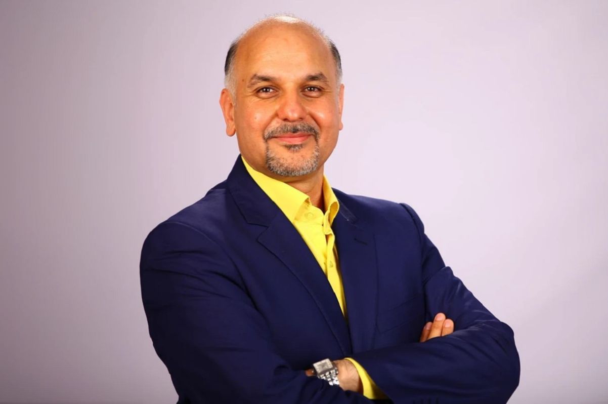 داستان کارآفرینان برتر ایران| قصه تلخ فقر از زبان بنیانگذار گروه کارخانجات زیتون؛ از گارسونی در رستوران تا اسکناس 5 هزار تومانی