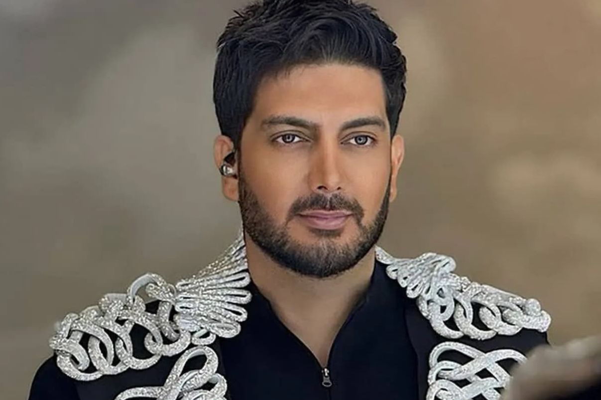 سلفی فرزاد فرزین در خیابان وال‌استریت نیویورک