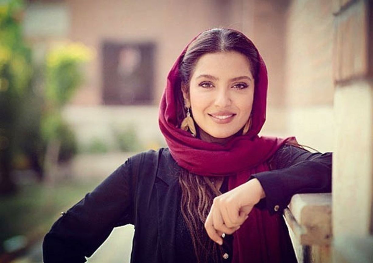 تغییر چهره مونا کرمی در روزهای پایانی بارداری در دورهمی خانوادگی