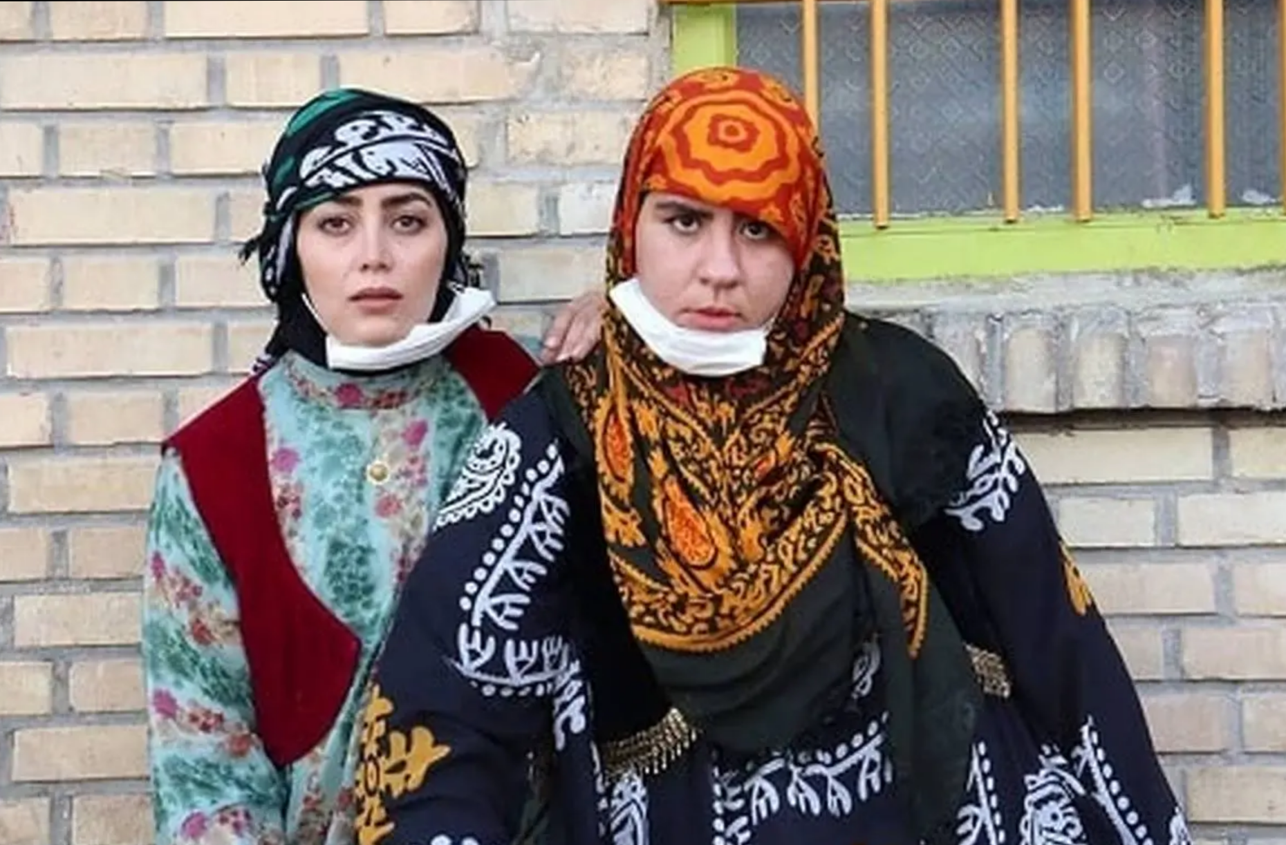 چهره جدید روناک سریال نون خ؛ تصویری متفاوت در کنار خانواده!