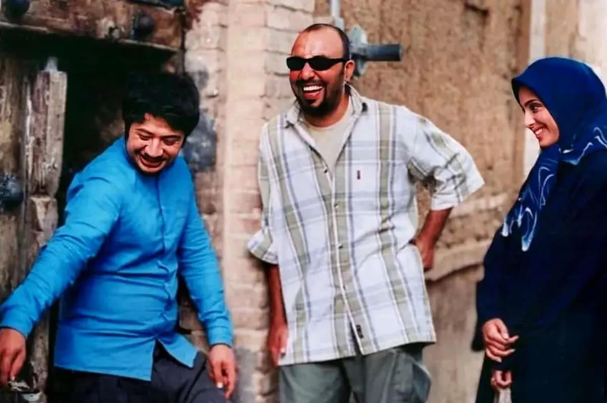 عکس زیرخاکی از رضا عطاران در پشت صحنه سریال متهم گریخت