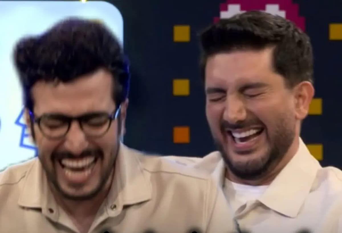 پلی بک فرزاد فرزین با حرکات عاشقانه امیرحسین قیاسی!