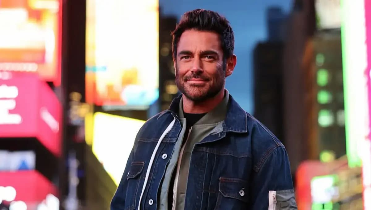 نگاهی به دکوراسیون خانه لوکس و مدرس محمدرضا گلزار در دبی؛ خانه‌ای با دیوارهای شیشه‌ای و پنجره‌های عظیم با نور طبیعی