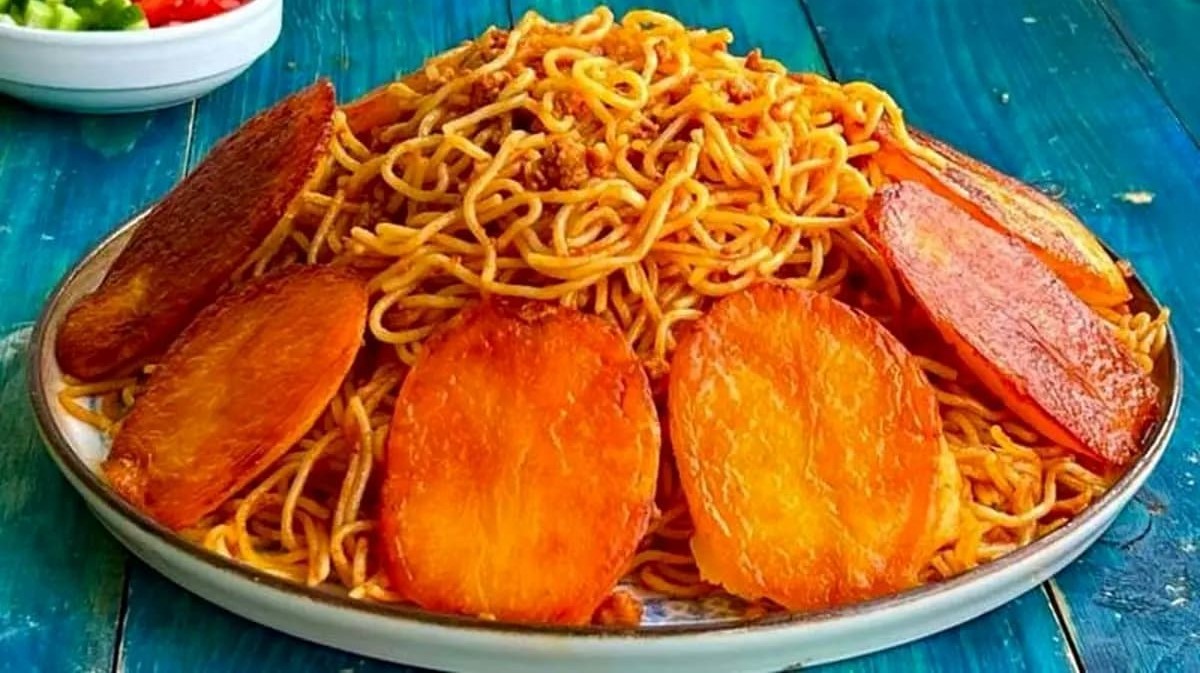 طرز تهیه ماکارونی با گوشت تکه ای و ته دیگ سیبزمینی