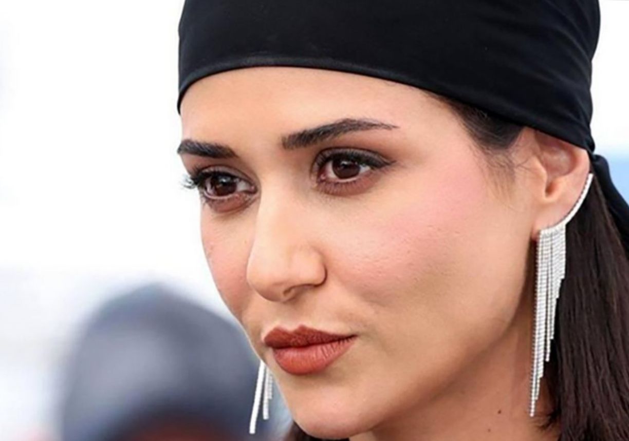 تیپ ساده و جذاب پریناز ایزدیار در اکران فیلم جدیدش