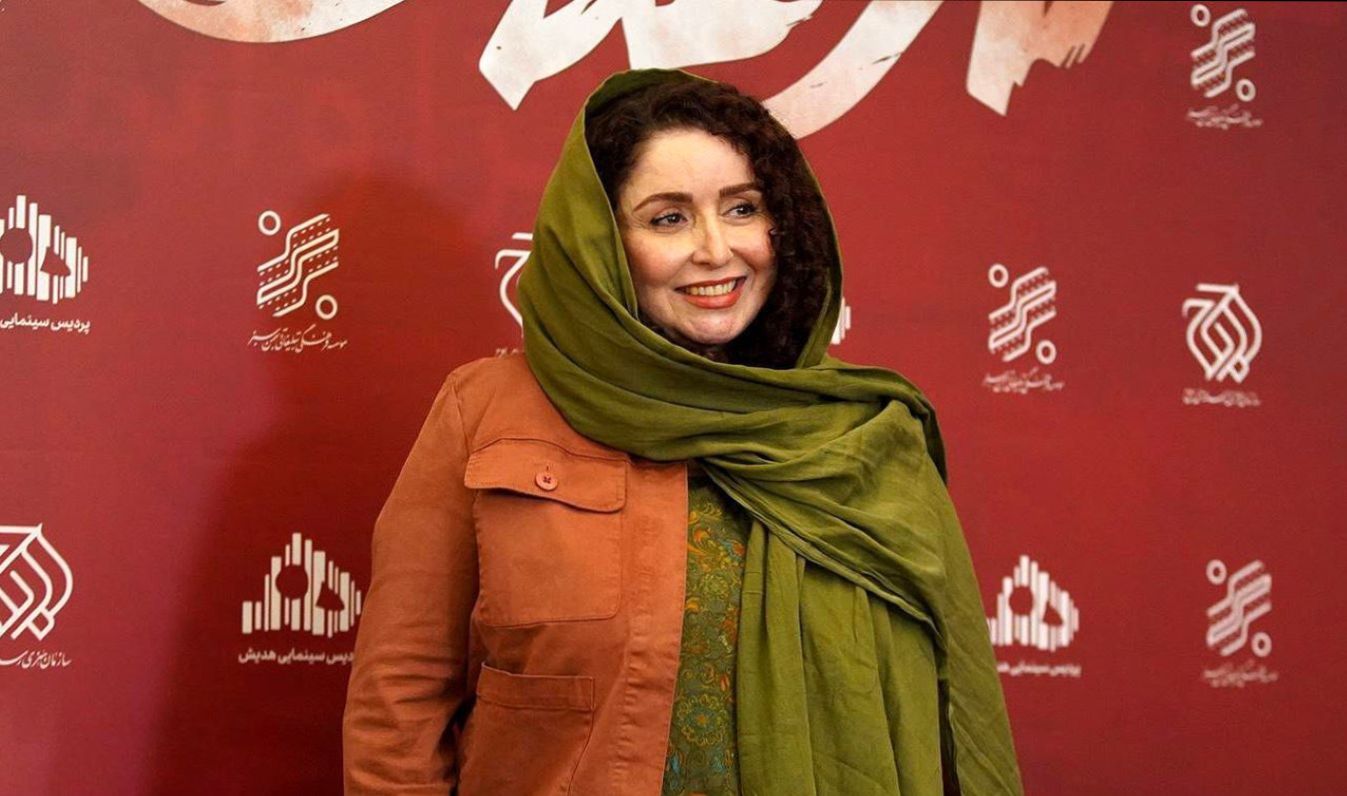 آوازخوانی و رقص ژاله صامتی همراه دخترش با آهنگ معروف گوگوش