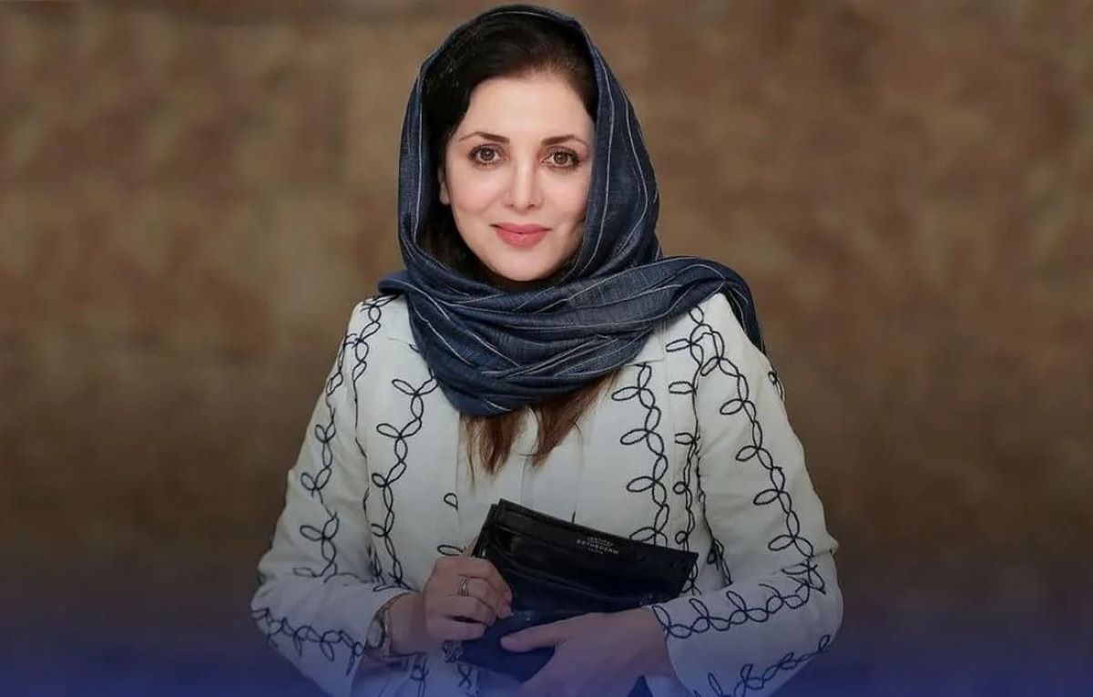 سوپرایز تولد رویا میرعلمی توسط طرفدارانش و سرازیر شدن اشکهای او