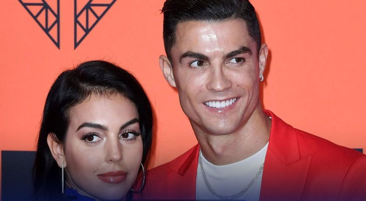 عکس (سفر در زمان)؛ رونالدو کنار مادر خدمتکار و پدر باغبانش