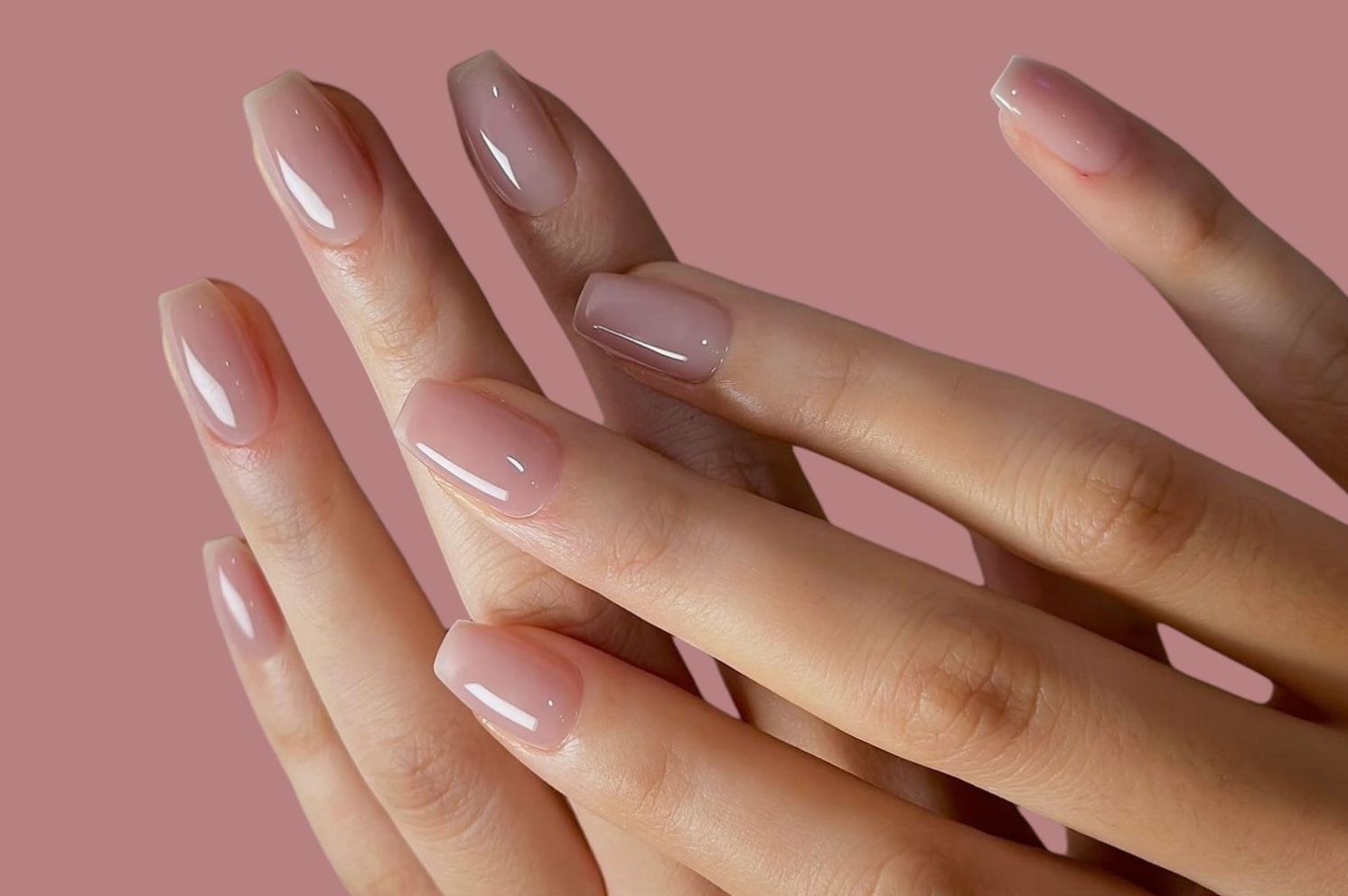طراحی ناخن امروز 10 May | تابستان ۱۴۰۴ با Watery Nail: طراحی ناخن شفاف و براق به جای مدل‌های شیری