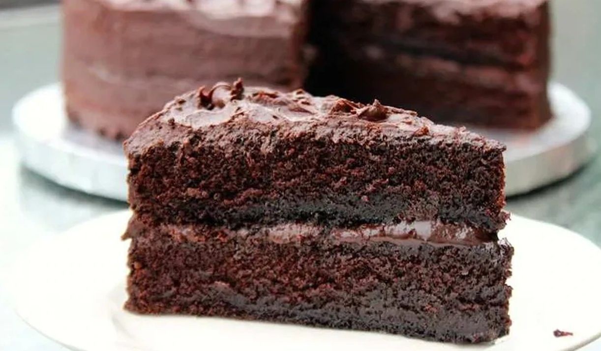 چطوری کیک خیس شکلاتی درست کنیم؟ | راز یک کیک خیس شکلاتی حرفه‌ای؛ مرحله‌به‌مرحله مخصوص شکلات‌دوست‌ها