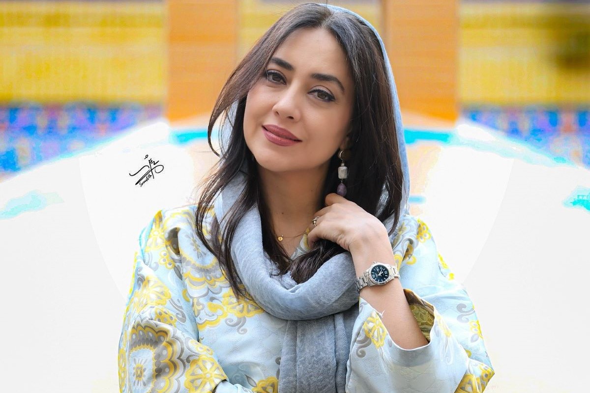 بهاره کیان افشار با تیپ اصیل ایرانی در باغ دلگشا