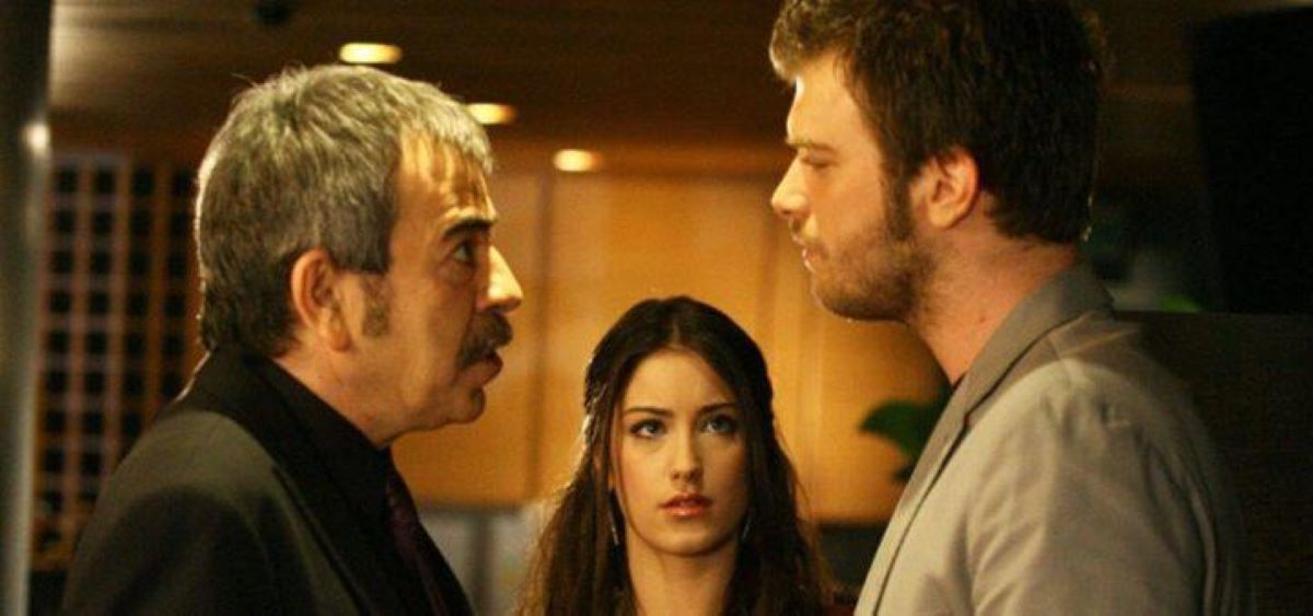 عکس‌های پاییزی نهال سریال عشق ممنوع با ماشین لوکسش