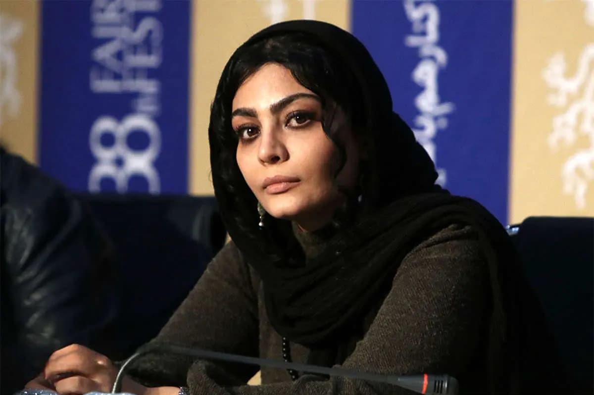 استایل زمستانی صحرا اسداللهی با یک کیف خاص