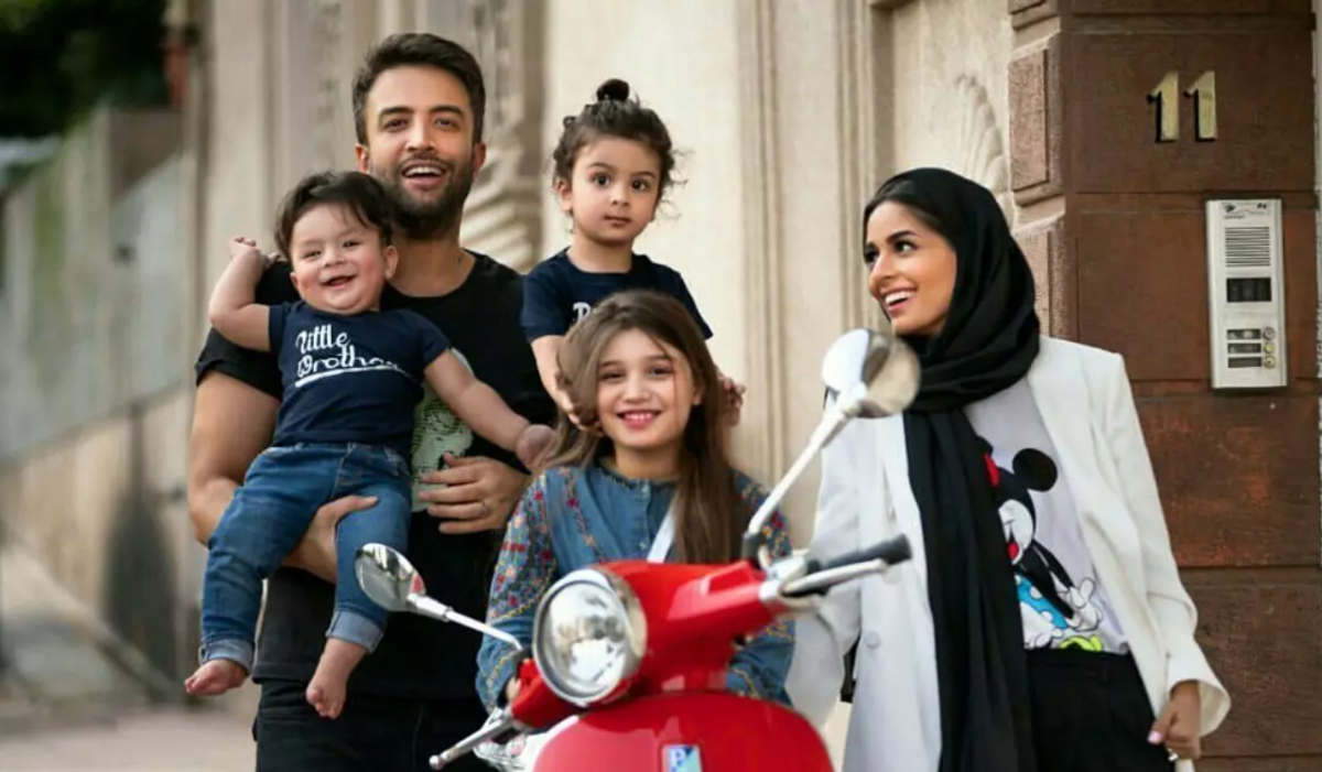 تزئین میز عصرانه رنگی و مفصل همسر بنیامین بهادری، شگفت‌انگیز!