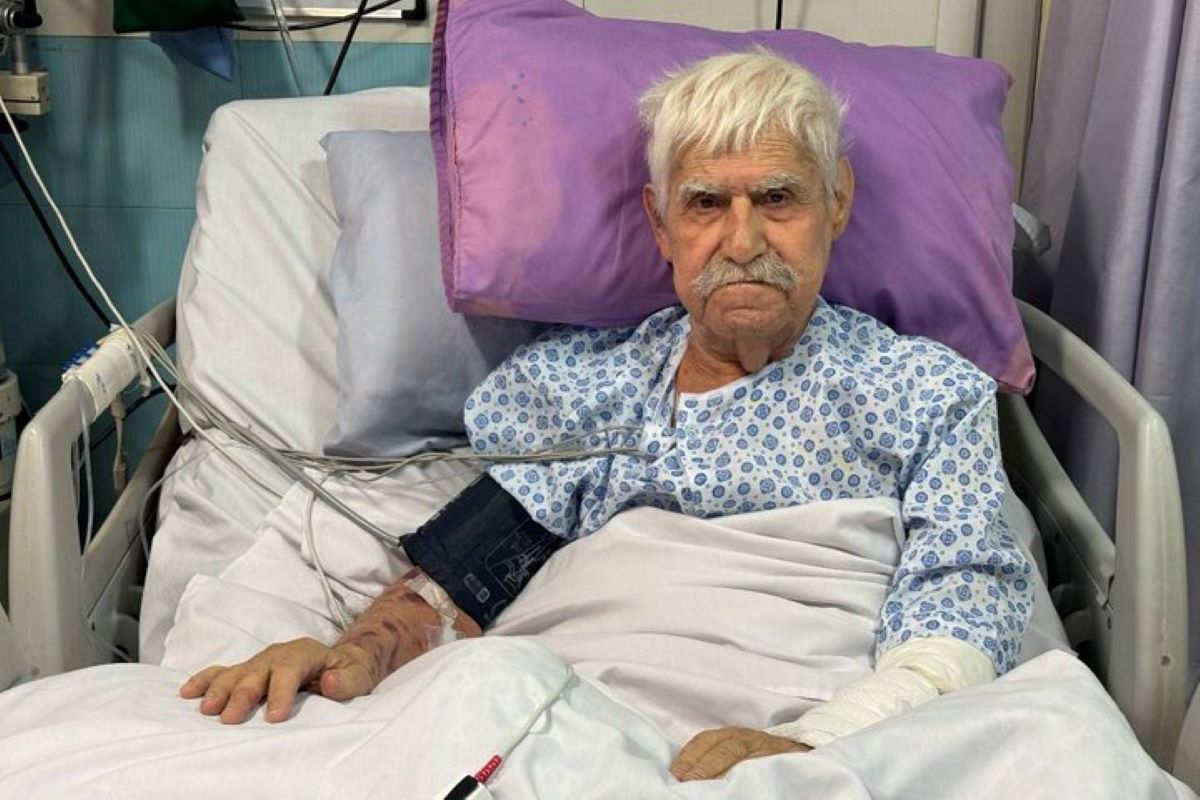 پیشکسوت سینما و تلویزیون در آی سی یو بستری شد | مردم دعا کنند