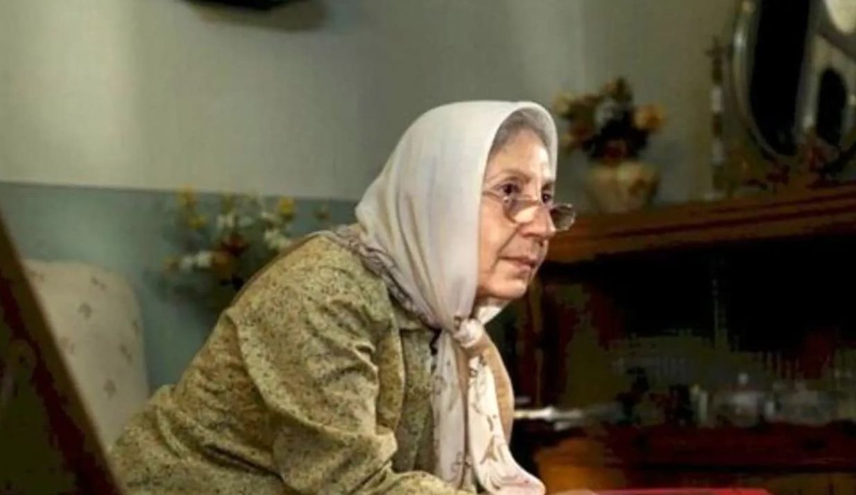 سکانسی از نقش‌آفرینی مرحوم شیرین یزدان‌بخش در فیلم ‌‌بوسیدن روی ماه‌