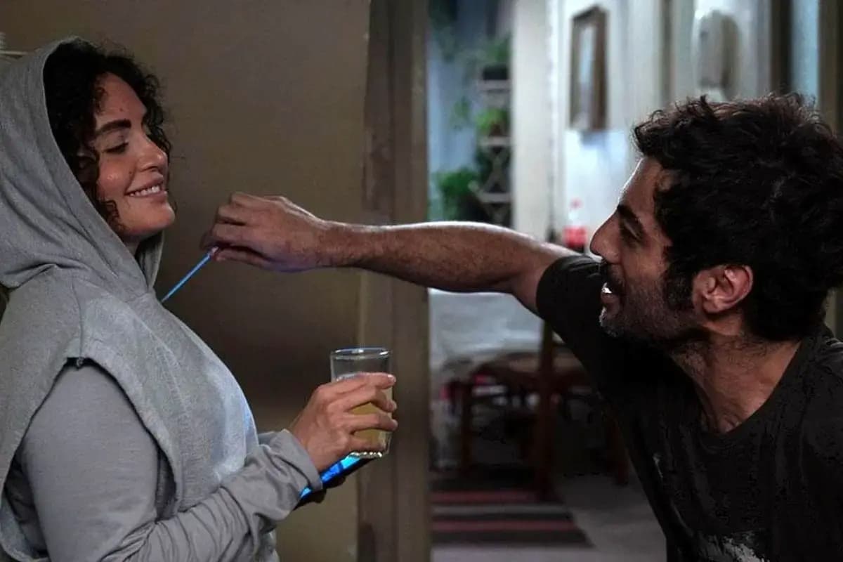 لحظه برهنه‌ شدن نوید پورفرج مقابل الناز شاکردوست+ فیلم