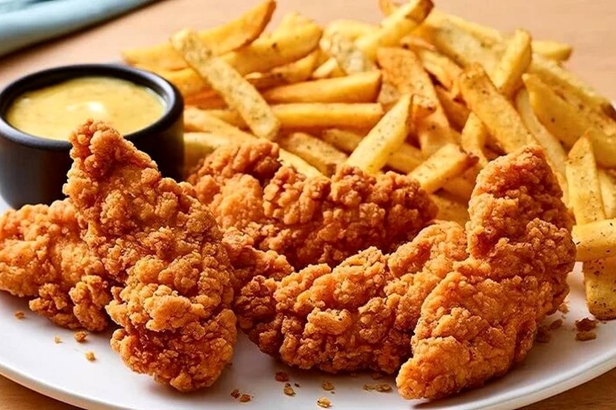 خوشمزهترین مرغ سوخاری رستورانی؛ با سس ویژه و سیبزمینی سرخکرده مخصوص!