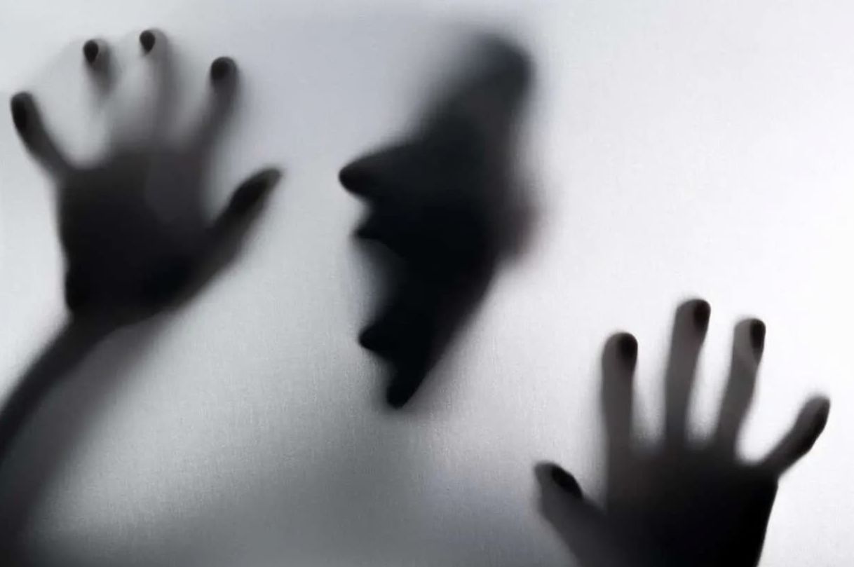 تجاوز رپر معروف به دختر جوان؛ او در را هل داد و وارد خانه من شد