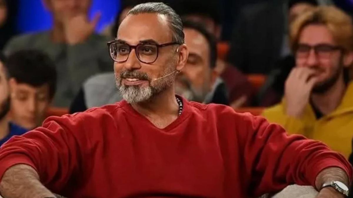 نگاهی به دکوراسیون سنتی و لوکس خانه محسن شریفیان داور صداتو؛ از فرش‌های اصیل تا لوسترهای اعیانی