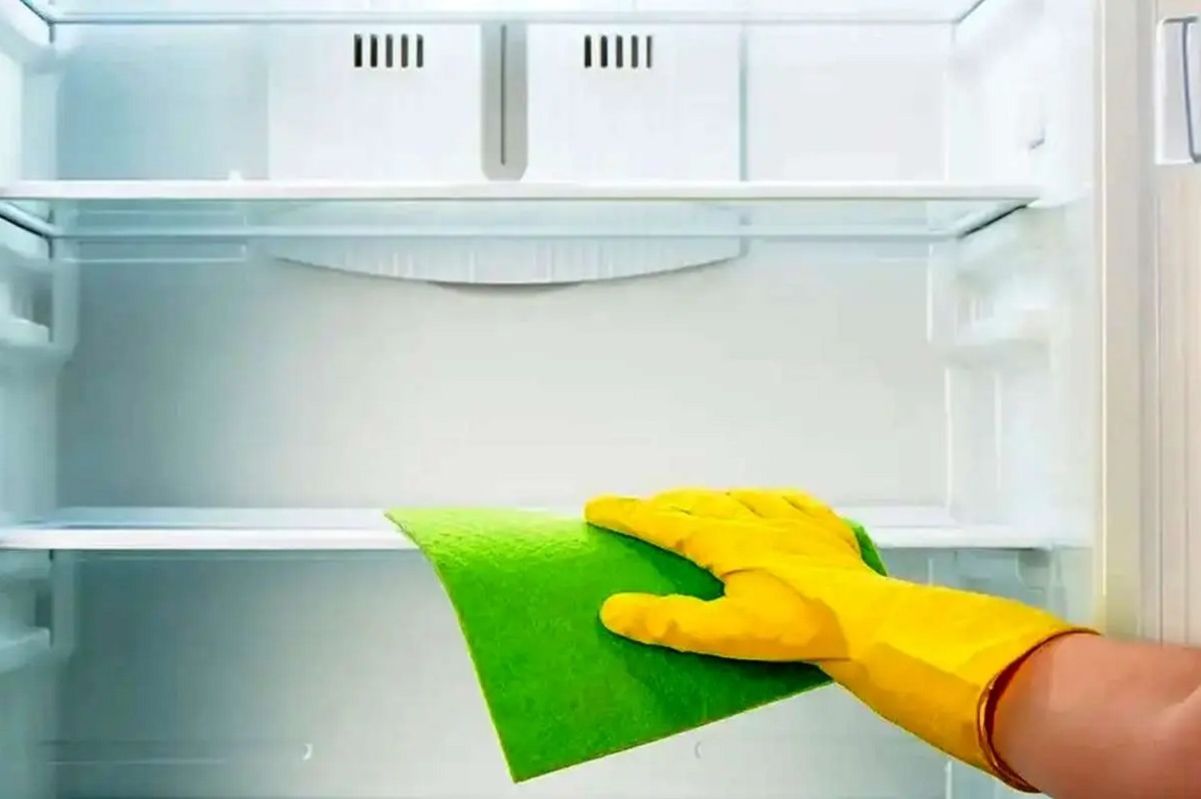 ترفند خانه داری امروز| بهترین و کاربردی ترین روش های تمیز کردن یخچال