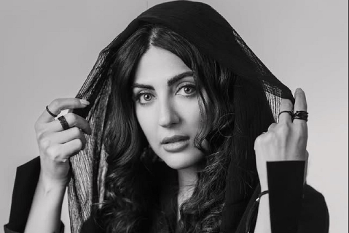 عکس زیبای هلیا امامی با تیپ مشکی جذاب و ترند