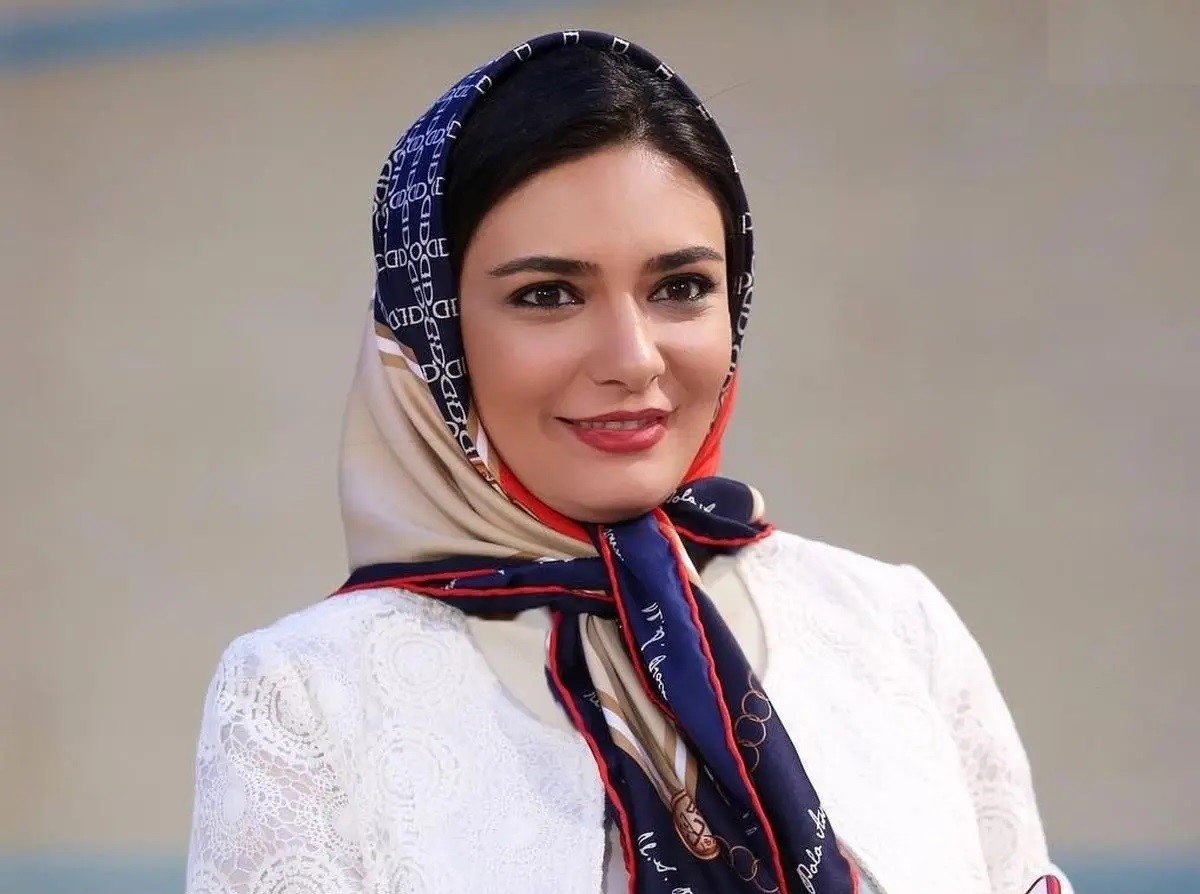 آوازخوانی لیندا کیانی با آهنگ کاشکی محمد معتمدی