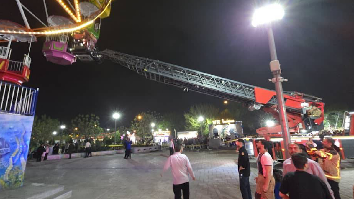 حادثه در چرخ و فلک شهربازی تهران؛ نجات ۳۱ شهروند توسط آتش‌نشانی