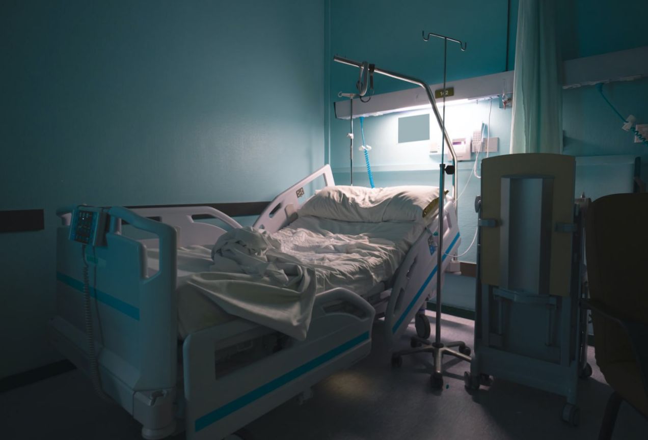 مرگ مشکوک دختر 22 ساله‌ با زخم‌ها و سوختگی‌های عمیق در بیمارستان | راز جنایت مهمانی در گم شدن گوشی