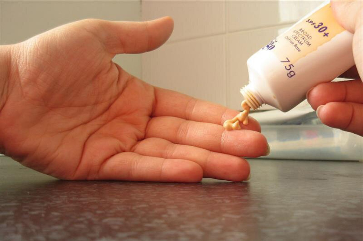 آیا کرم ضد آفتاب خراب می‌شود؟؛ تاریخ انقضا و نکات مهم نگهداری از ضدآفتاب‌ها