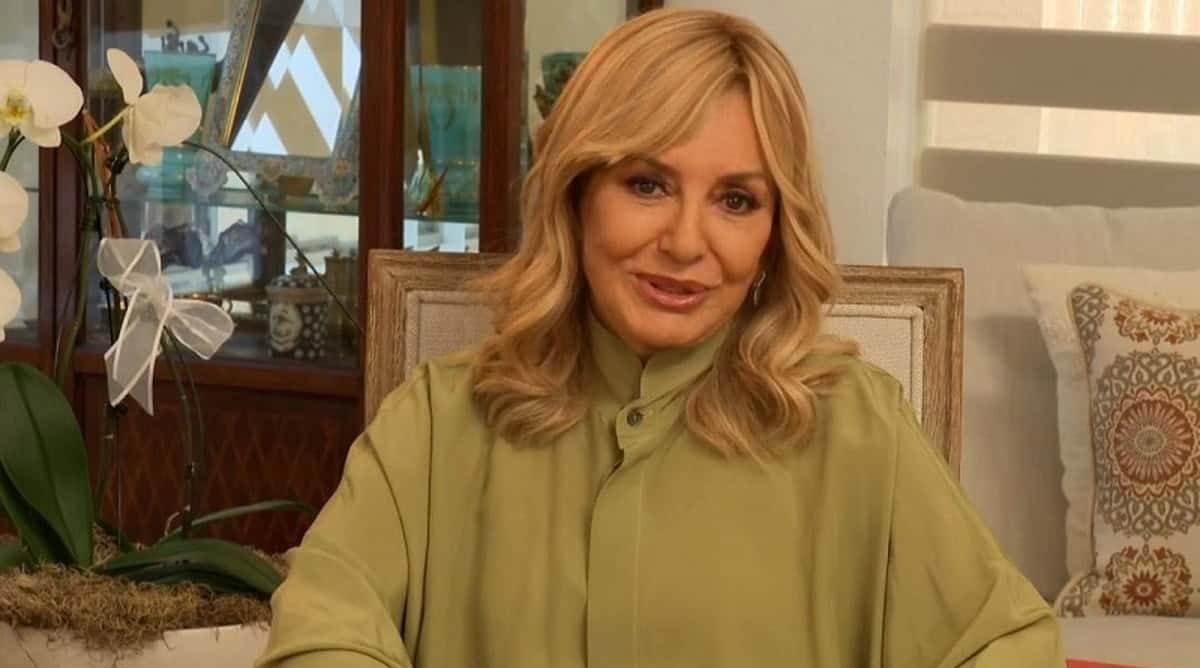 عکس (سفر در زمان)؛ گوگوش و شهرام شب پره در کوچه پس کوچه های برفی تهران