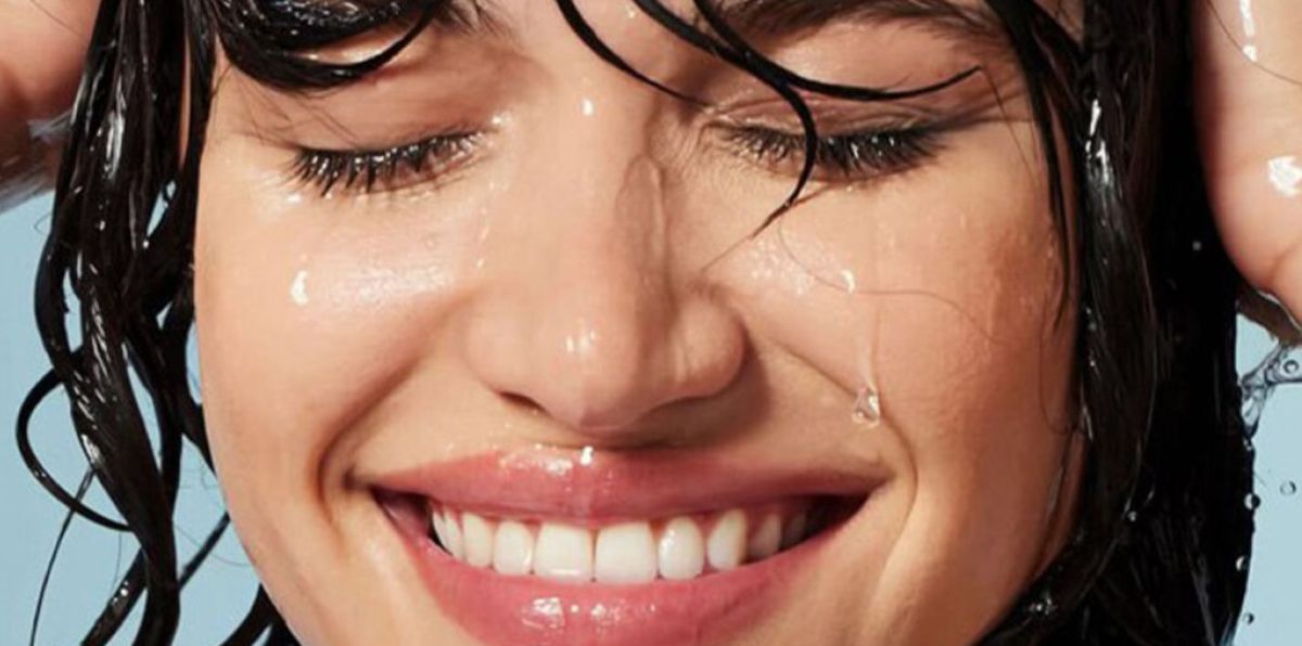 چه میزان ریزش مو در حمام طبیعی است؟؛ روش صحیح شامپو زدن به موها