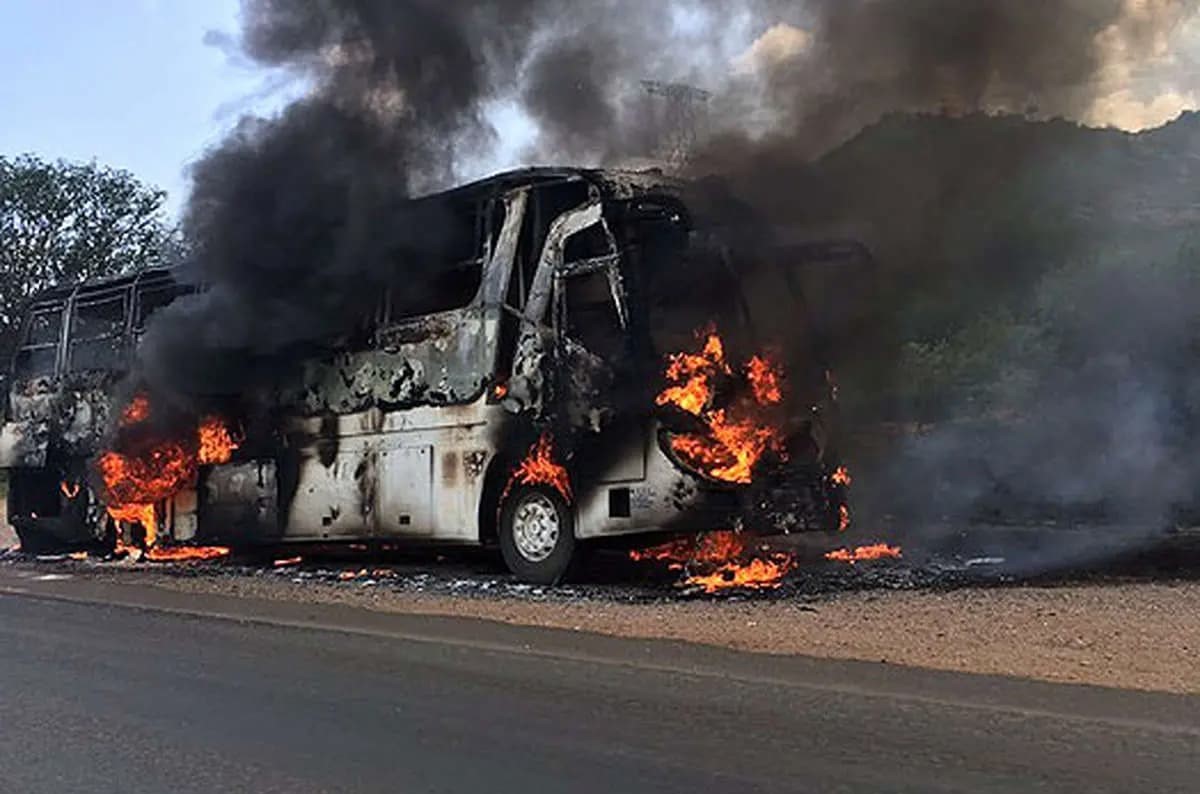 تصادف اتوبوس حامل زائران با تانکر نفتی با 42 کشته