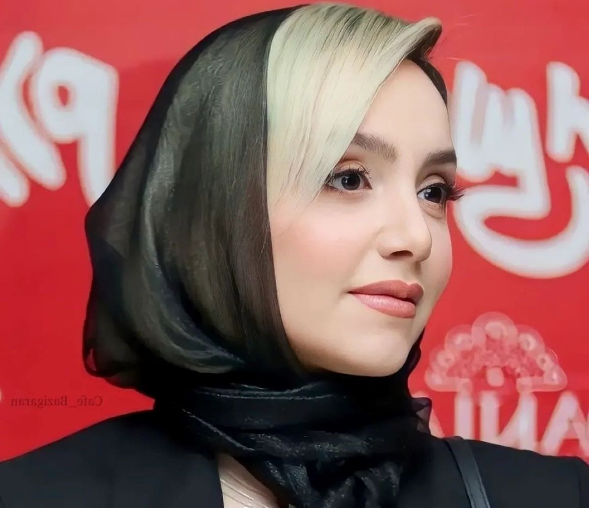 عکس (سفر در زمان)؛ نازنین بیاتی بازیگر تاسیان در 7 سالگی با روپوش مدرسه