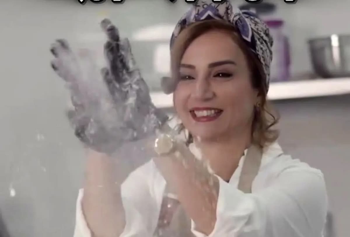 شبنم قلی خانی کیک تولدش را با دخترش پخت+فیلم